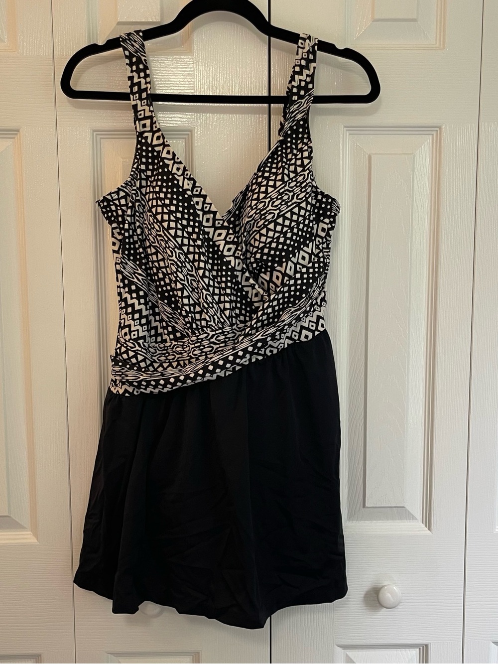 Maxine of Hollywood Black & White Printed Wrap-Style Women’s Swimsuit Size 14